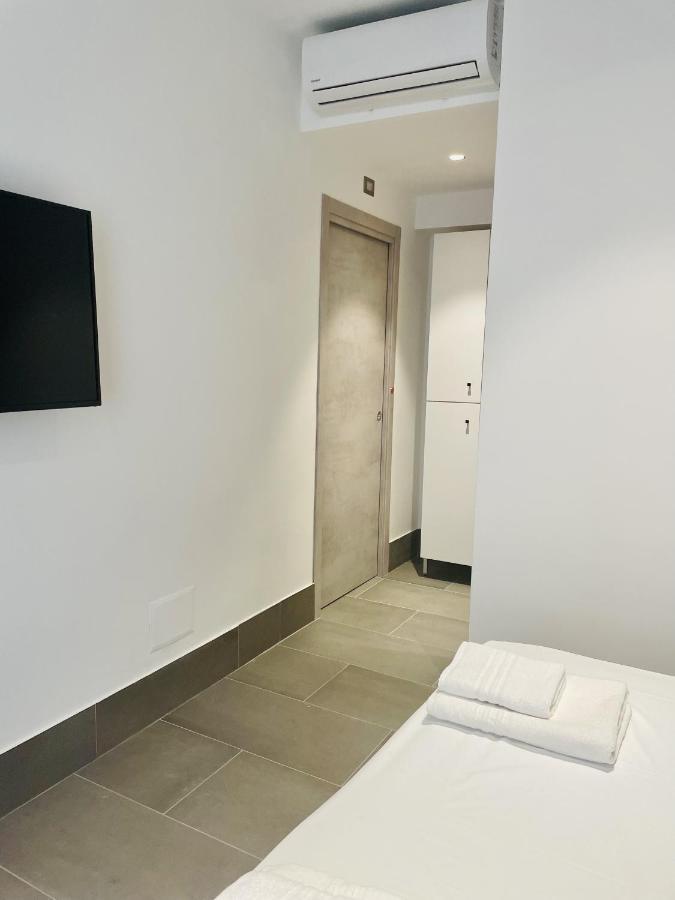 Smart Rooms Наполи Екстериор снимка