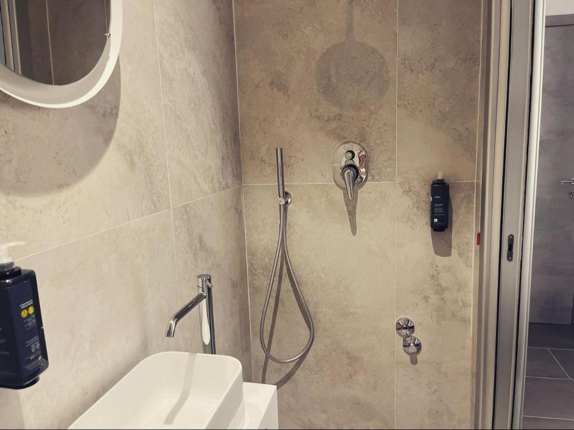 Smart Rooms Наполи Екстериор снимка